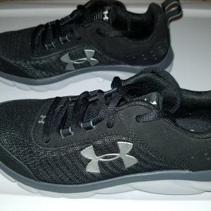Under Armour boys gym shoes